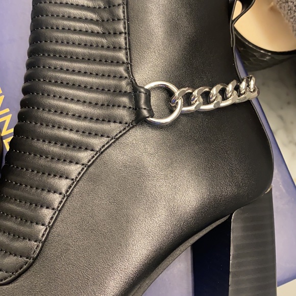 Black boots - Picture 3 of 6